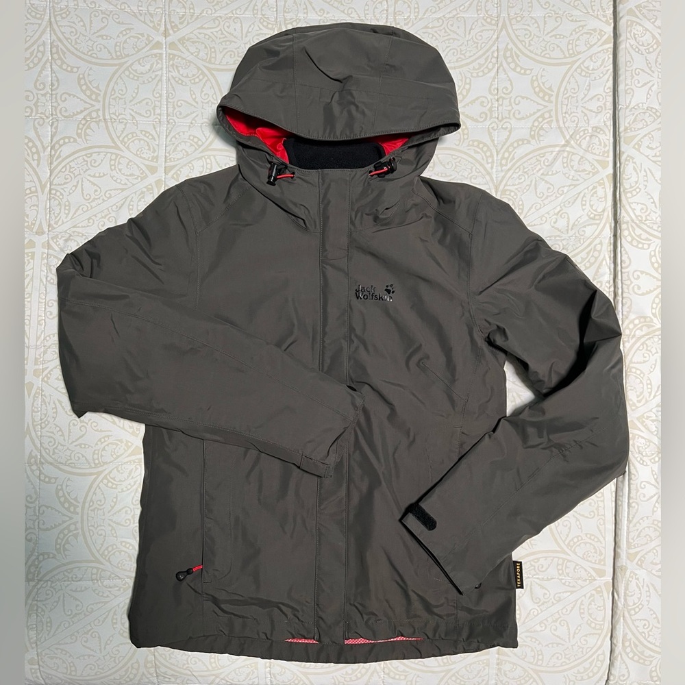 Gray/red Jack Wolfskin Texapore w/ hood & a removable black fleece (Nanuk 200).